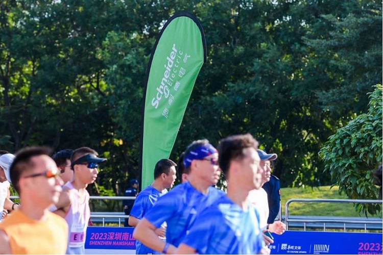 为“绿色”奔跑，施耐德电气助力深圳南山半程马拉松再度开赛