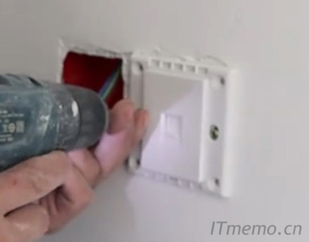 家里的网线插座怎么连接网线
